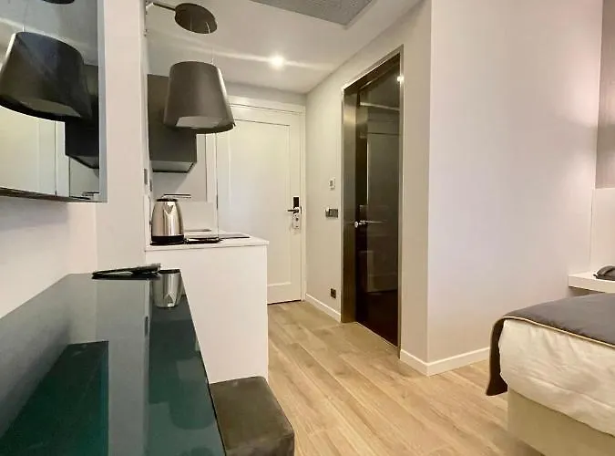 Riva Alsancak アパートホテル イズミル